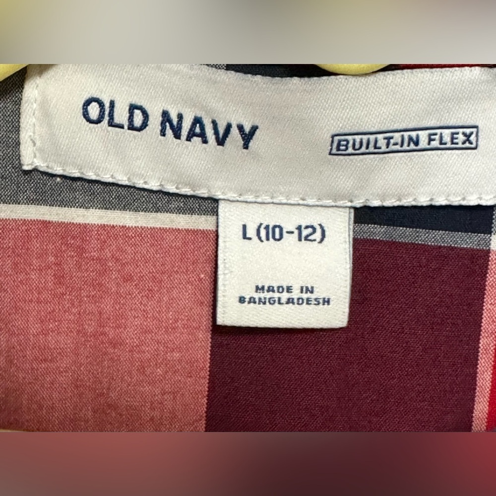 Old Navy Slim Fit Button Down - Plaid (Red, White, Blue, Gray) 🌟 - Picture 6 of 7